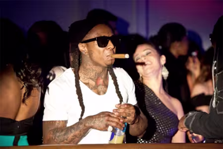 Lil-Wayne-smoking-cigar