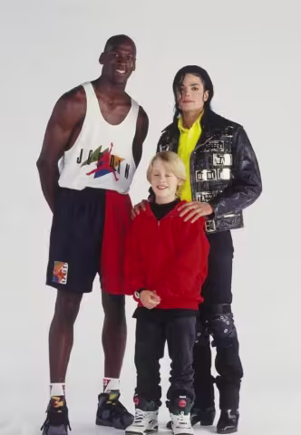 Michael-Jordan-Macaulay-Culkin-and-Michael-Jackson