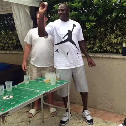 michaeljordan-beerpong-airjordanxi11low-1