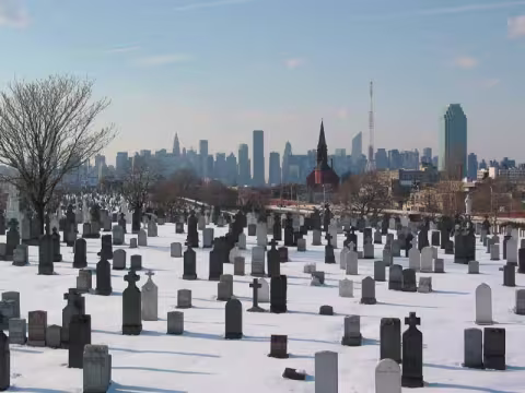 queens_calvary_cemetery_9feb03