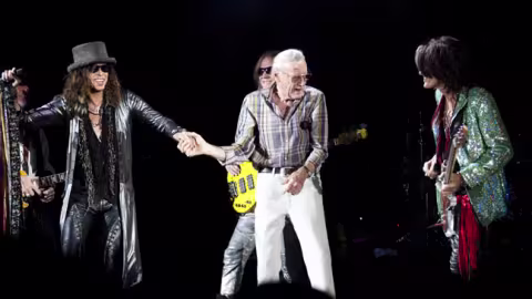 2012StanLeeOnStageWithAerosmith-Mast_zps7a152e56