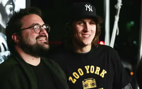 HOLLYWOOD, CA - DECEMBER 7, 2004:  Director Kevin Smith and actor Jason Mewes attend the Los Angeles Premiere of the movie "Blade Trinity" at the Grauman's Chinese Theater December 7, 2004 in Hollywood, California. (Photo by Frazer Harrison/Getty Images)
