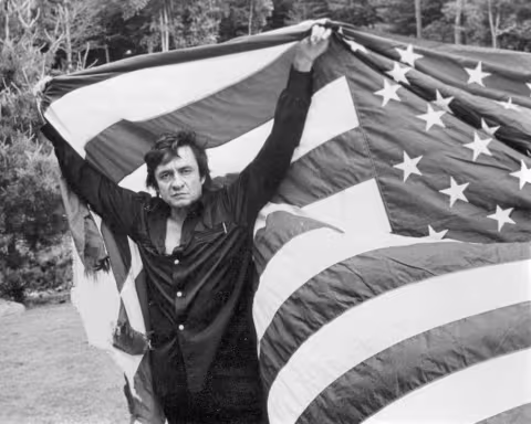 CIBASS Johnny Cash envuelto en la bandera de EEUU