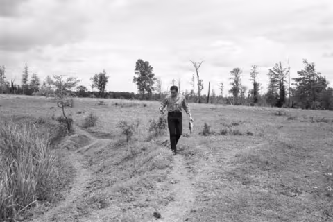 CIBASS Johnny Cash paseando por el campo