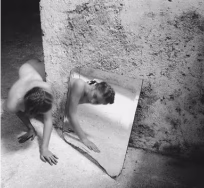 CIBASS Francesca Woodman tercera imagen Self-deceit, Rome, Italy, 1978