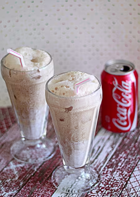 CIBASS Coca Cola con helado de Vainilla postre